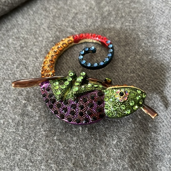 Rhinestone Chameleon Pin/Pendant - Picture 3 of 10